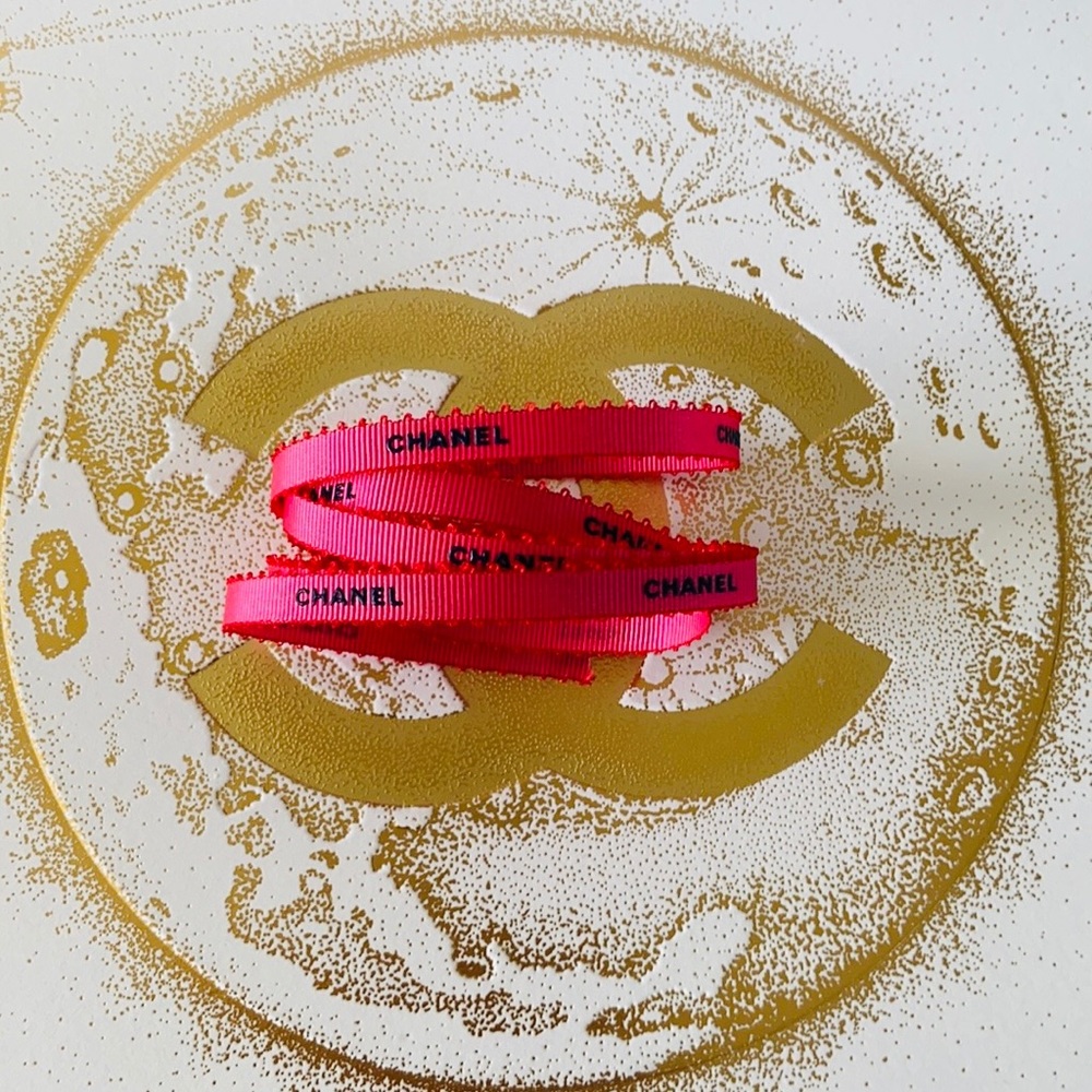 CHANEL Magenta Color With Blue Embossed Lettering - Picture 5 of 8